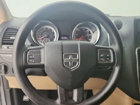Used 2016 Dodge Grand Caravan SXT FWD image 16