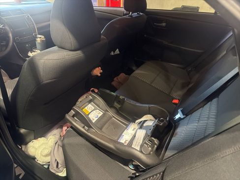 Used 2015 Toyota Camry LE image 8