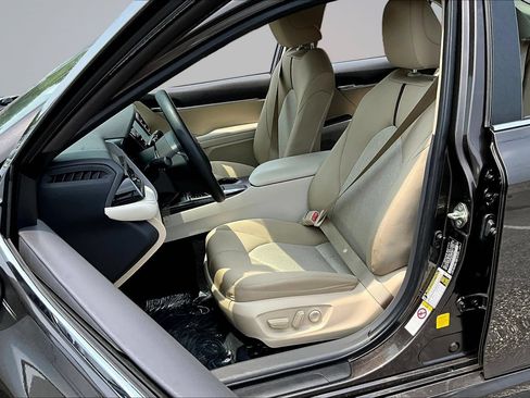 Used 2019 Toyota Camry LE FWD image 20