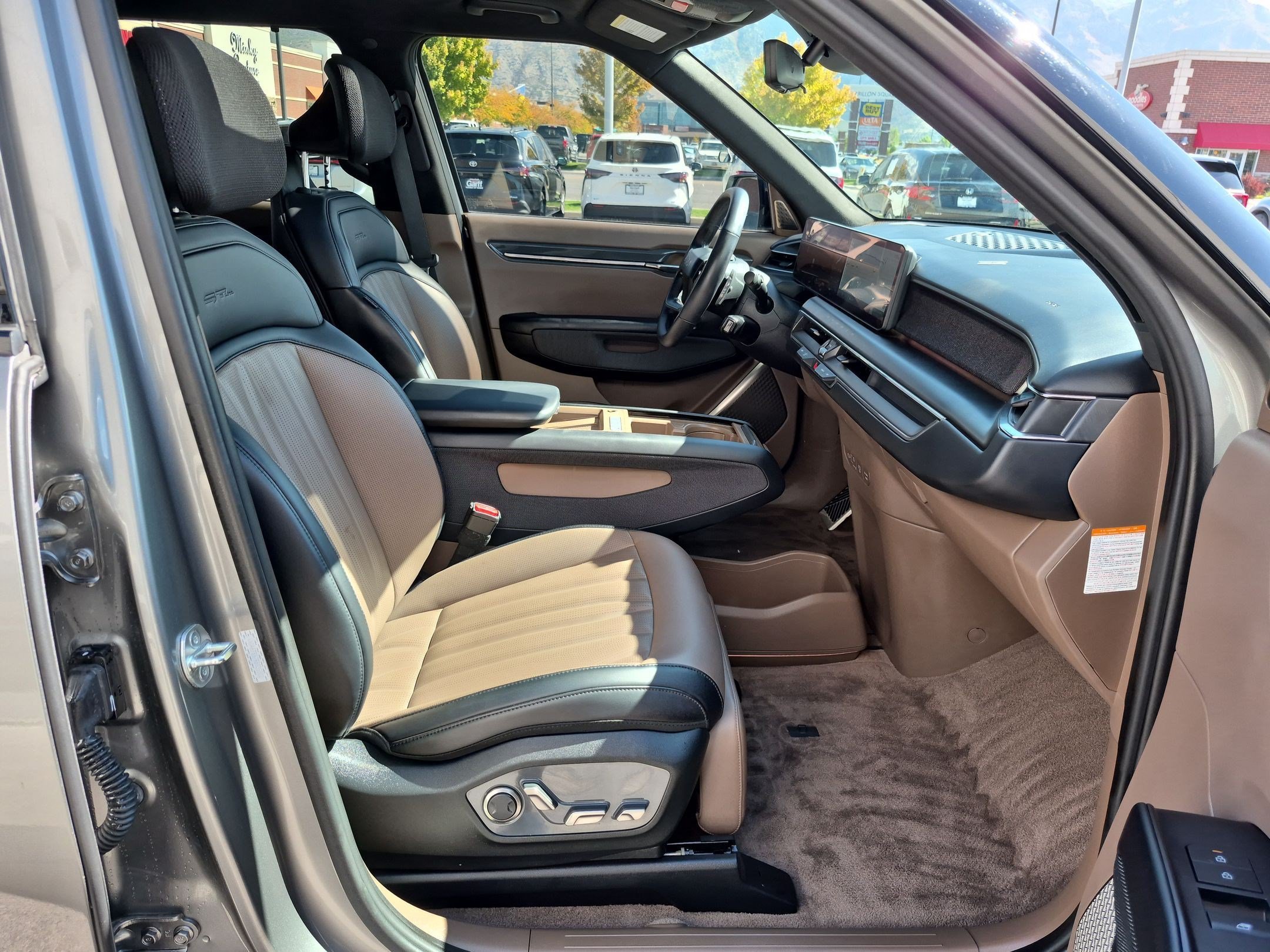 Used 2024 Kia EV9 GT-Line AWD/4WD image 35