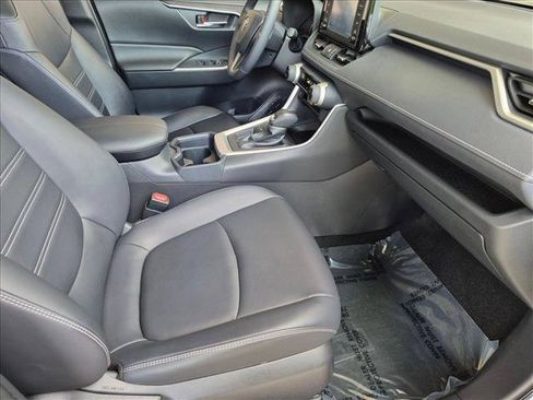Used 2019 Toyota RAV4 XLE Premium FWD image 20