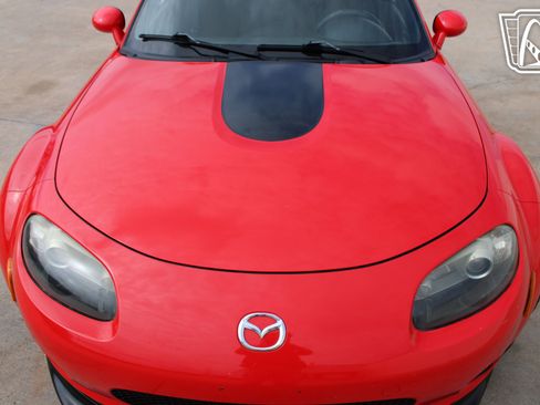 Used 2006 MAZDA MX-5 Miata Sport RWD image 24