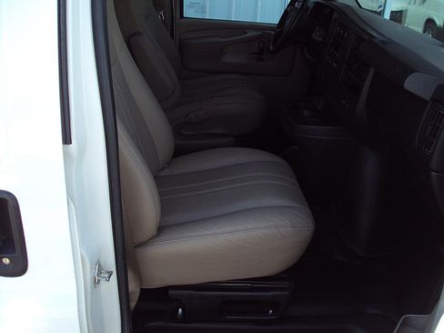 Used 2012 GMC Savana 1500 AWD image 13