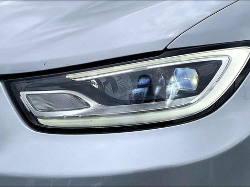 Used 2021 Chrysler Pacifica Touring-L FWD image 32