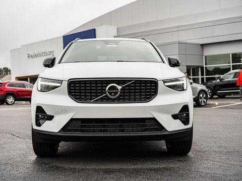 Certified 2025 Volvo XC40 B5 Ultra w/ Climate Package image 2