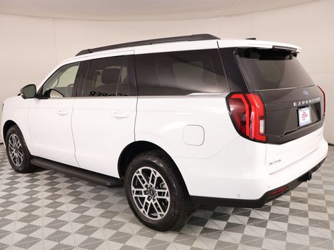 Used 2025 Ford Expedition Active AWD/4WD image 24