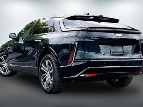 Used 2024 Cadillac Lyriq Luxury AWD/4WD image 10