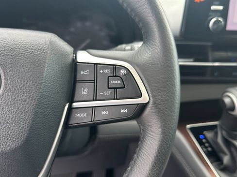 Used 2022 Toyota Sienna XLE FWD image 20