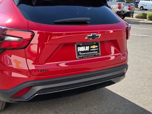Certified 2026 Chevrolet Trax RS w/ Sunroof Package FWD image 5