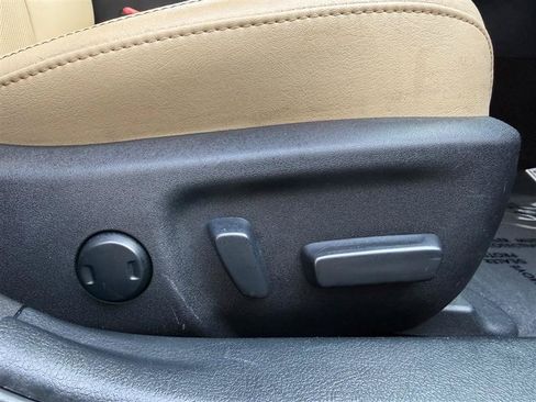 Used 2014 Toyota Avalon Limited w/ Technology Package FWD image 33