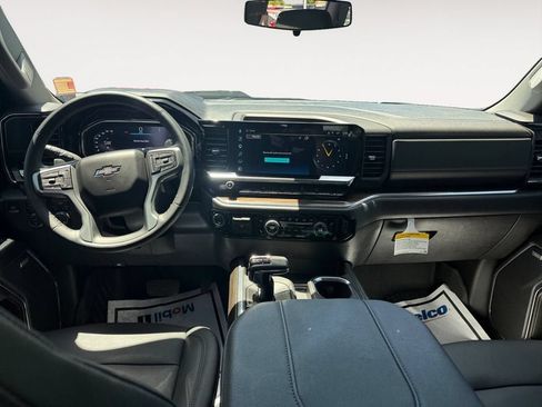 Used 2025 Chevrolet Silverado 1500 LT Trail Boss w/ Convenience Package II AWD/4WD image 10
