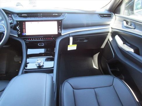 New 2026 Jeep Grand Cherokee Limited w/ Luxury Tech Group II RWD image 14