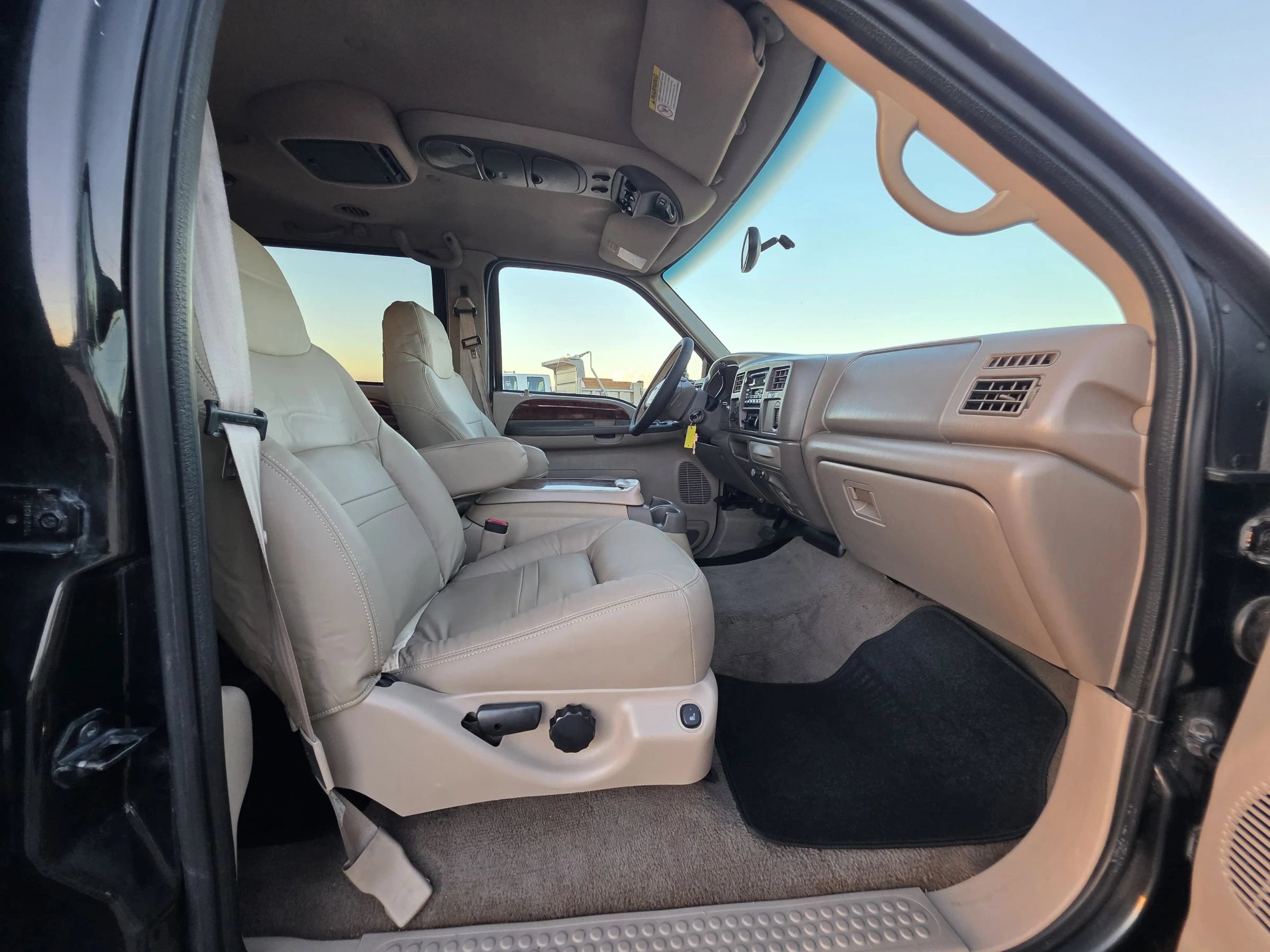 Used 2000 Ford Excursion Limited AWD/4WD image 13