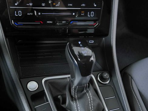 New 2026 Volkswagen Jetta SE FWD image 14