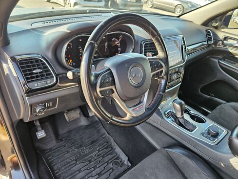 Used 2020 Jeep Grand Cherokee Trailhawk AWD/4WD image 16