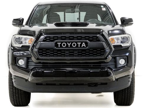 Used 2016 Toyota Tacoma TRD Sport w/ Towing Package AWD/4WD image 2