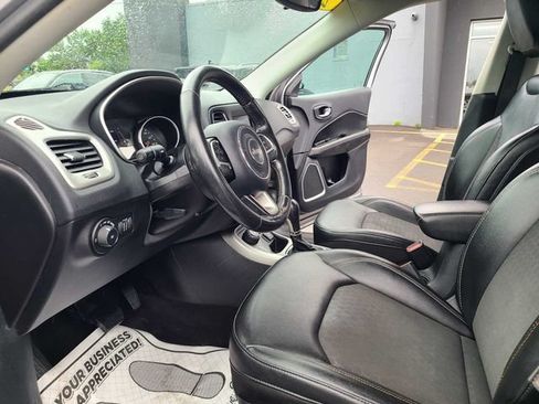 Used 2019 Jeep Compass Latitude w/ Cold Weather Group AWD/4WD image 13