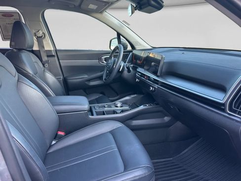 Used 2025 Kia Sorento EX AWD/4WD image 16