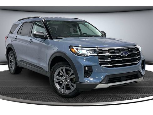 New 2026 Ford Explorer Active w/ Active Comfort Package AWD/4WD image 2
