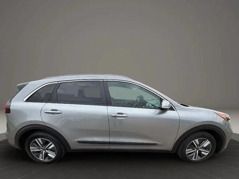 Used 2022 Kia Niro EX FWD image 4