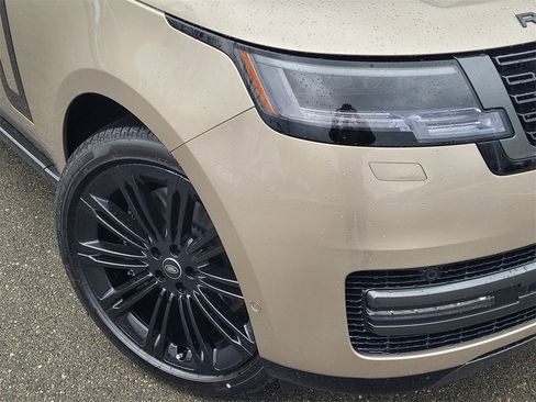 New 2025 Land Rover Range Rover SE image 6