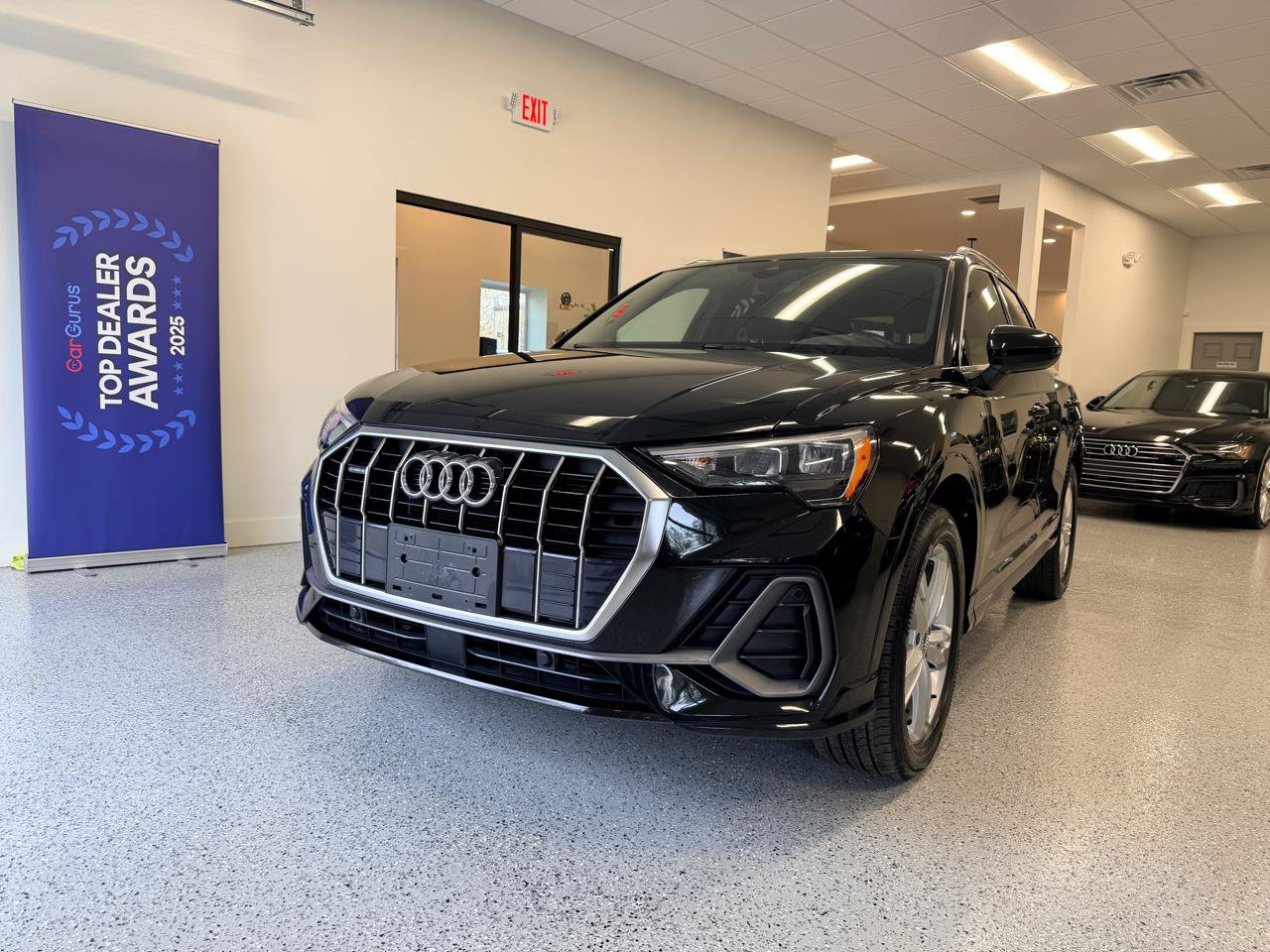 Used 2020 Audi Q3 2.0T Premium w/ Convenience Package AWD/4WD image 3