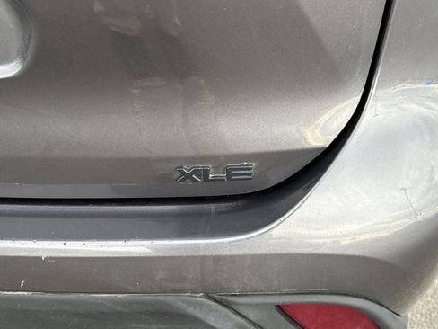 Used 2021 Toyota Highlander XLE image 24