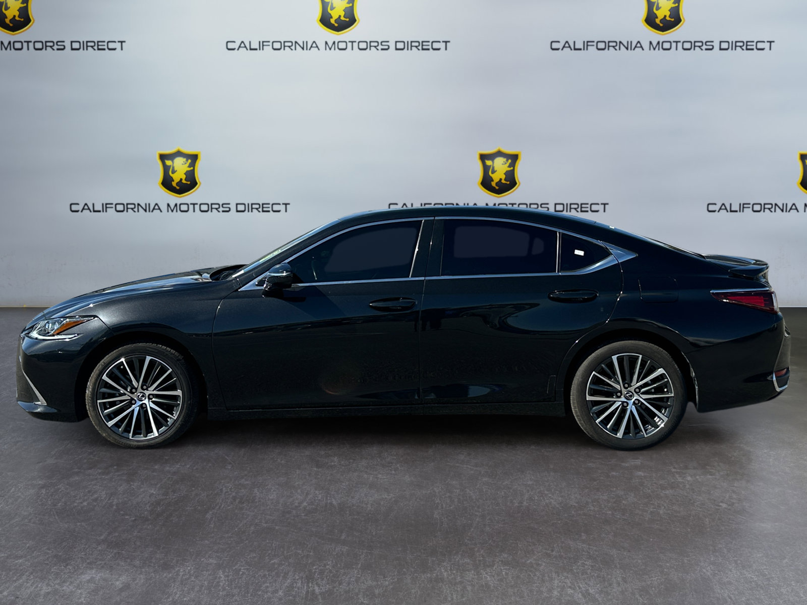 Used 2025 Lexus ES 300h w/ Premium Package FWD image 2