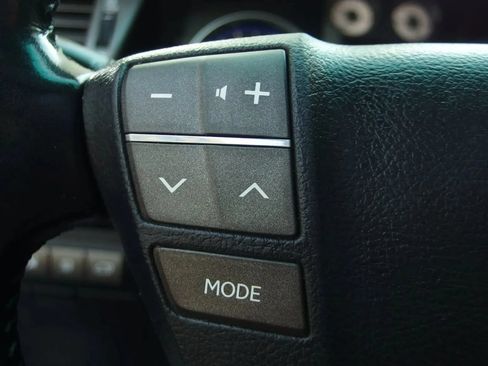 Used 2011 Lexus LX 570 4WD w/ Luxury Pkg image 69