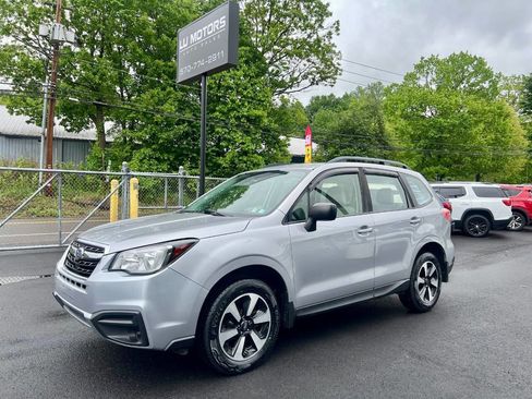 Used 2018 Subaru Forester 2.5i w/ Alloy Wheel Package AWD/4WD image 2