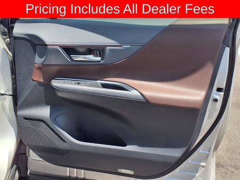 Used 2021 Toyota Venza XLE w/ Softex Package AWD/4WD image 12