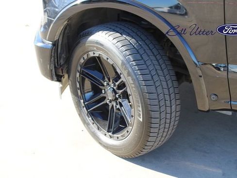 Used 2017 Ford F150 Platinum w/ Equipment Group 701A Luxury image 9