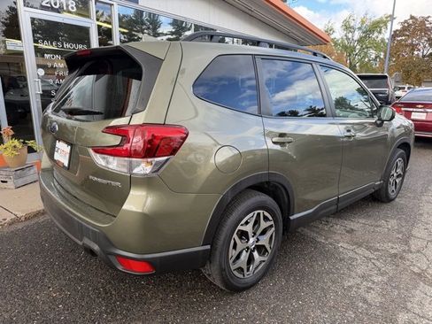 Used 2022 Subaru Forester Premium image 7