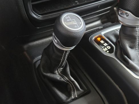 Used 2023 Jeep Gladiator Overland AWD/4WD image 32