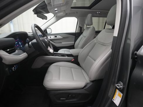 Used 2025 Ford Explorer Active w/ Active Comfort Package AWD/4WD image 7