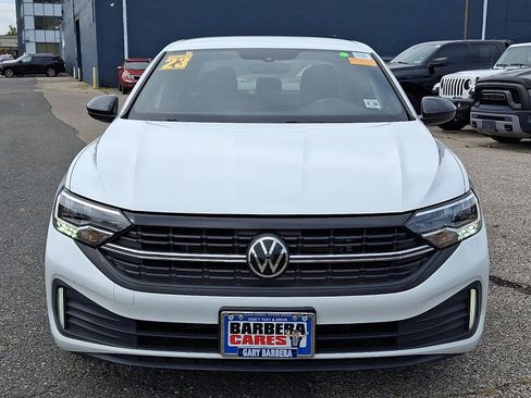 Used 2023 Volkswagen Jetta Sport image 2