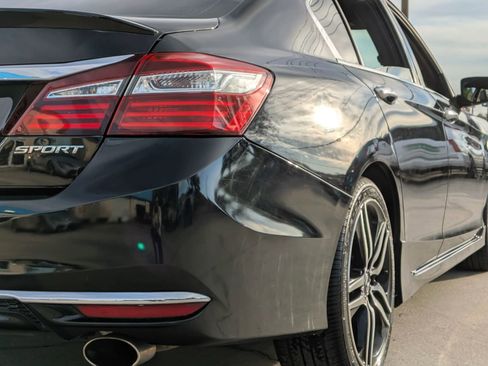 Used 2017 Honda Accord Sport image 6