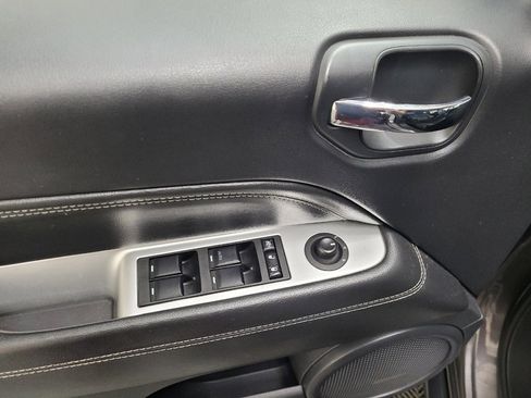 Used 2016 Jeep Compass High Altitude AWD/4WD image 27