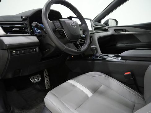 Used 2025 Toyota Camry SE w/ Multimedia Upgrade Package AWD/4WD image 10
