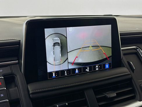 Used 2024 GMC Yukon SLT w/ SLT Luxury Package image 15