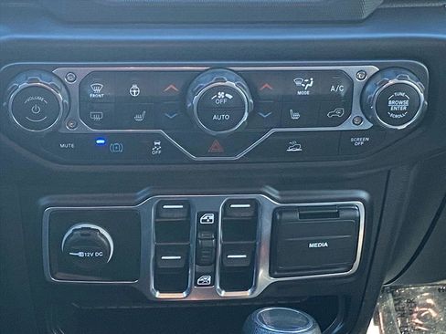 Used 2023 Jeep Wrangler Unlimited w/ Cold Weather Group image 9