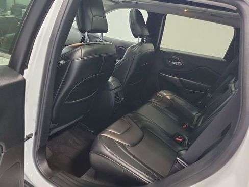 Used 2019 Jeep Cherokee Latitude Plus w/ Comfort/Convenience Group AWD/4WD image 23