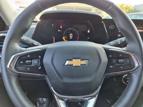 Used 2025 Chevrolet Trax LT w/ LT Convenience Package FWD image 21