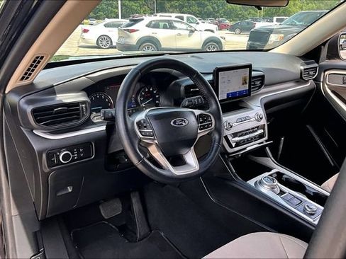 Used 2023 Ford Explorer XLT AWD/4WD image 17