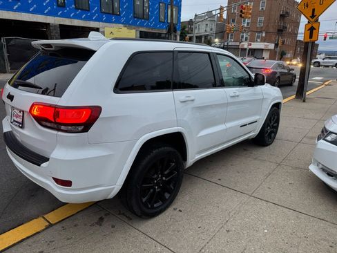 Used 2020 Jeep Grand Cherokee Altitude image 7