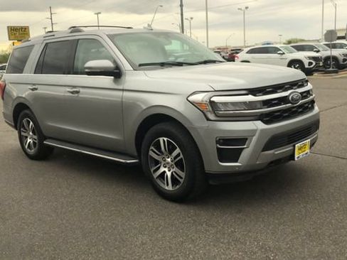 Used 2023 Ford Expedition Limited AWD/4WD image 2