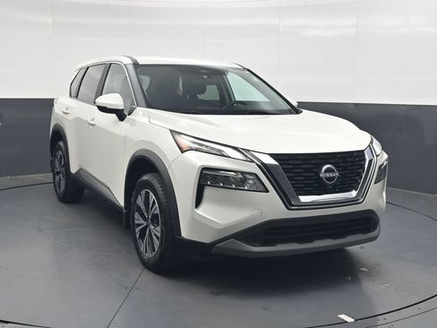 Used 2023 Nissan Rogue SV FWD image 2