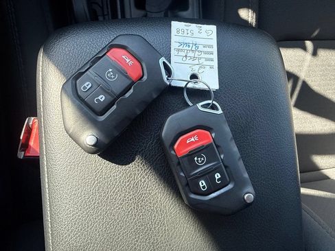Used 2023 Jeep Gladiator Sport AWD/4WD image 23