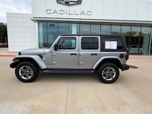 Used 2020 Jeep Wrangler Unlimited Sahara AWD/4WD image 2