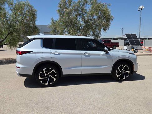 Used 2023 Mitsubishi Outlander SE FWD image 9